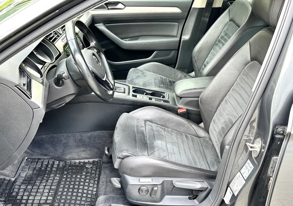 Volkswagen Passat cena 59999 przebieg: 200000, rok produkcji 2016 z Gdynia małe 596